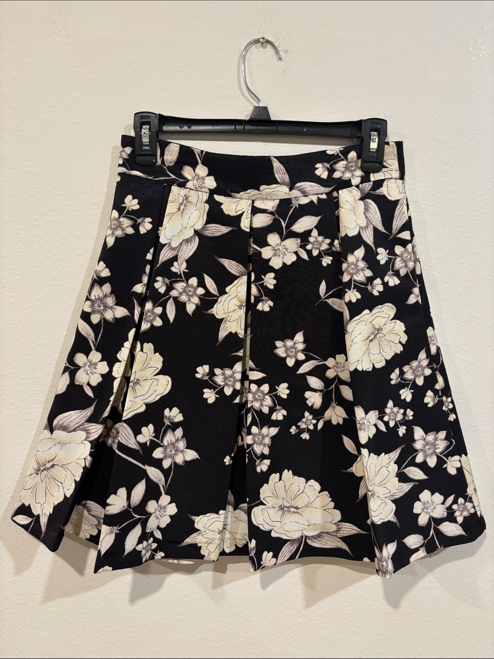 Eliza J Size 2 Skirt